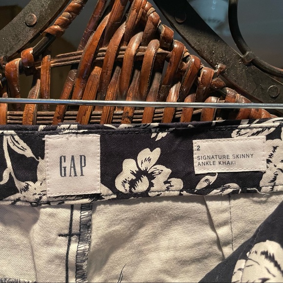 Gap navy and white floral skinny ankle pants - Picture 8 of 9